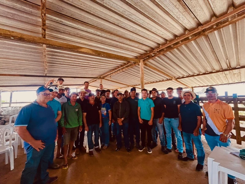 Produtores participam de oficina sobre bovinocultura leiteira na Fazenda Juazeiro