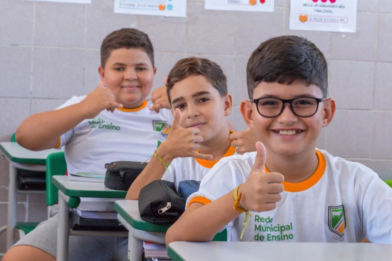 Prefeitura de Graccho Cardoso entrega novos fardamentos aos alunos da Rede Municipal