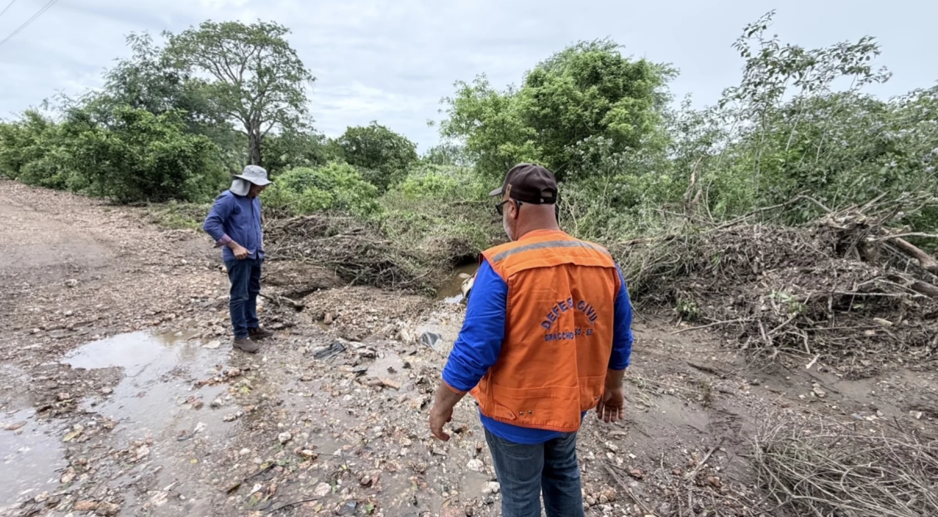 DEFESA CIVIL E SECRETARIA DE OBRAS REALIZAM VISTORIAS APÓS FORTES CHUVAS EM GRACCHO CARDOSO